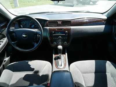 2013 Chevrolet Impala, $7500. Photo 4