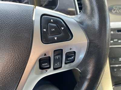 2015 Ford Taurus, $7500. Photo 11