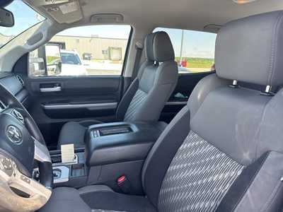 2019 Toyota Tundra Crew Cab, $38500. Photo 7