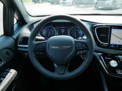 2025 Chrysler Pacifica, $54802. Photo 11
