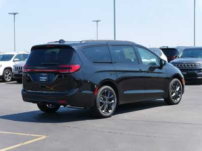 2025 Chrysler Pacifica, $54802. Photo 2