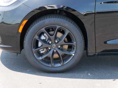 2025 Chrysler Pacifica, $54802. Photo 4