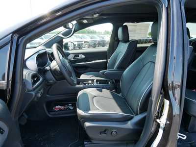2025 Chrysler Pacifica, $54802. Photo 6