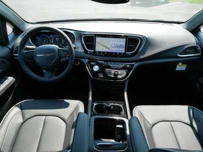 2025 Chrysler Pacifica, $54802. Photo 9