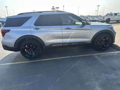2020 Ford Explorer, $33000. Photo 2