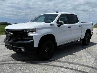 2022 Chevrolet 1500 Crew Cab, $40500. Photo 2