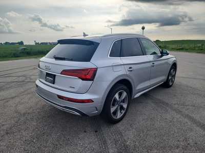 2022 Audi Q5, $35000. Photo 2