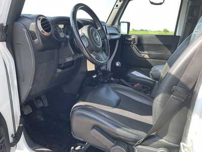 2017 Jeep Wrangler Unlimited, $12500. Photo 3
