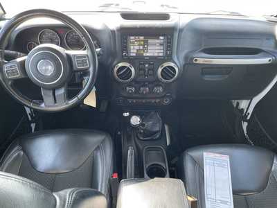 2017 Jeep Wrangler Unlimited, $12500. Photo 5