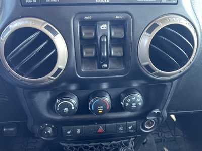 2017 Jeep Wrangler Unlimited, $12500. Photo 7