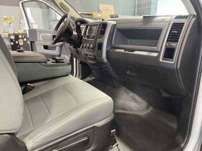 2018 RAM 3500 Reg Cab, $28500. Photo 4