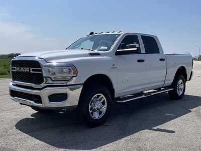 2022 RAM 3500 Crew Cab, $48000. Photo 2