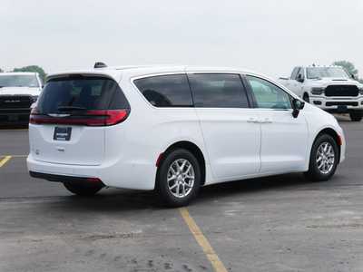 2025 Chrysler Pacifica, $40977. Photo 2