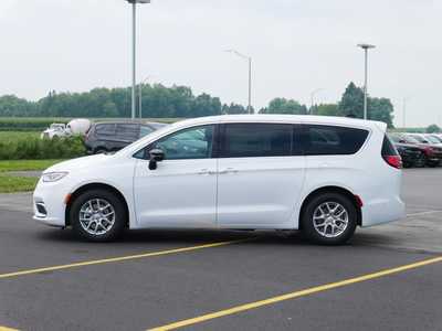 2025 Chrysler Pacifica, $40977. Photo 3