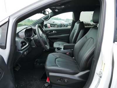 2025 Chrysler Pacifica, $40977. Photo 6