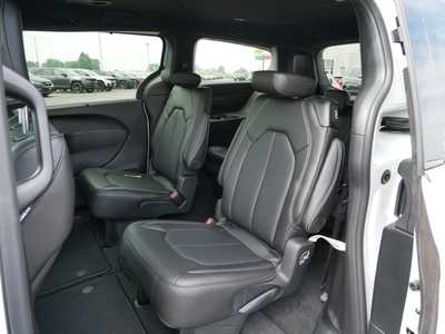 2025 Chrysler Pacifica, $40977. Photo 8