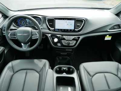 2025 Chrysler Pacifica, $40977. Photo 9