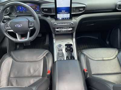 2020 Ford Explorer, $32000. Photo 3