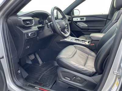 2020 Ford Explorer, $32000. Photo 4