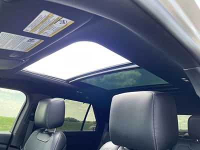 2020 Ford Explorer, $32000. Photo 5