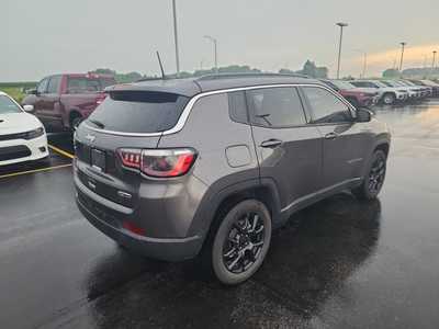 2022 Jeep Compass, $32285. Photo 2