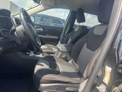2014 Jeep Cherokee, $9500. Photo 9