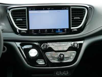 2025 Chrysler Pacifica, $40271. Photo 9