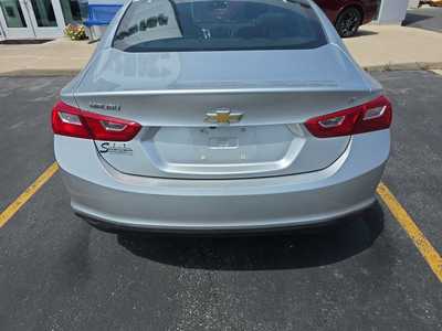 2018 Chevrolet Malibu, $0. Photo 7
