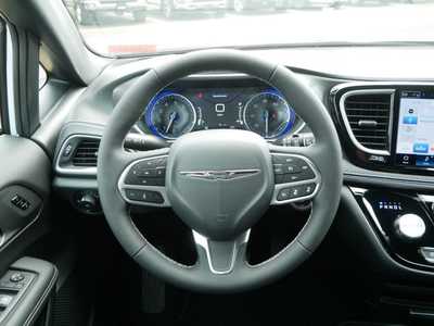 2025 Chrysler Pacifica, $39825. Photo 11