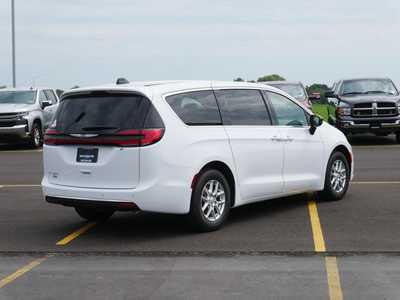 2025 Chrysler Pacifica, $39825. Photo 2