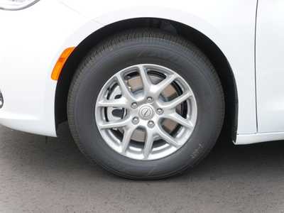 2025 Chrysler Pacifica, $39825. Photo 4