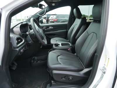 2025 Chrysler Pacifica, $39825. Photo 6