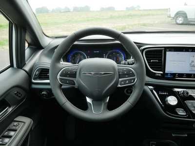 2025 Chrysler Pacifica, $39825. Photo 11