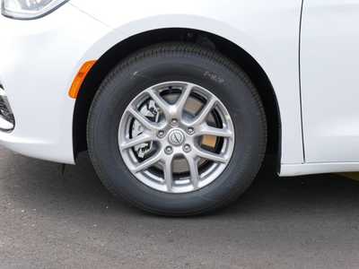 2025 Chrysler Pacifica, $39825. Photo 4