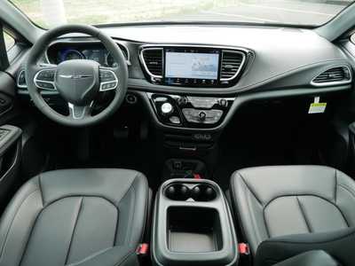 2025 Chrysler Pacifica, $39825. Photo 9