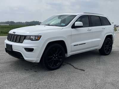 2020 Jeep Grand Cherokee, $23500. Photo 2