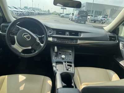 2014 Lexus CT, $15000. Photo 5