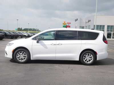 2026 Chrysler Pacifica, $43368. Photo 3