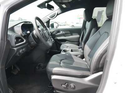 2026 Chrysler Pacifica, $43368. Photo 4