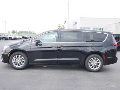 2026 Chrysler Pacifica, $45663. Photo 3