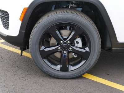 2025 Jeep Grand Cherokee, $40923. Photo 4