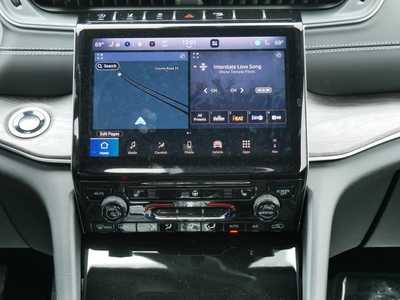 2025 Jeep Grand Cherokee, $40637. Photo 10