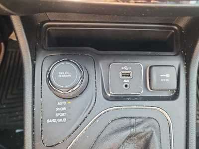 2021 Jeep Cherokee, $22500. Photo 11