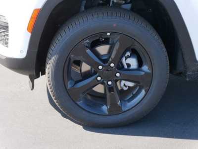 2025 Jeep Grand Cherokee, $50451. Photo 4