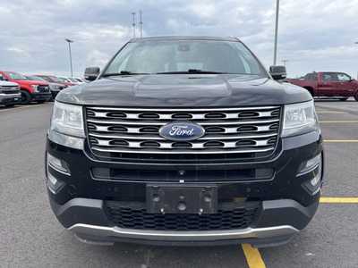 2016 Ford Explorer, $16000. Photo 2