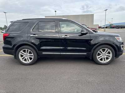 2016 Ford Explorer, $16000. Photo 4