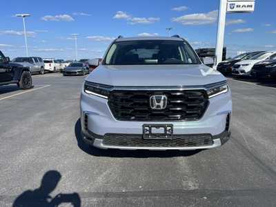 2023 Honda Pilot, $42500. Photo 2