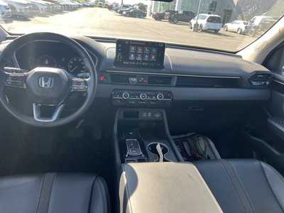 2023 Honda Pilot, $42500. Photo 5