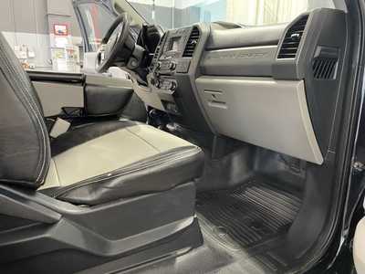 2017 Ford F350 Reg Cab, $21000. Photo 11