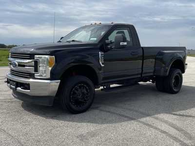 2017 Ford F350 Reg Cab, $21000. Photo 2